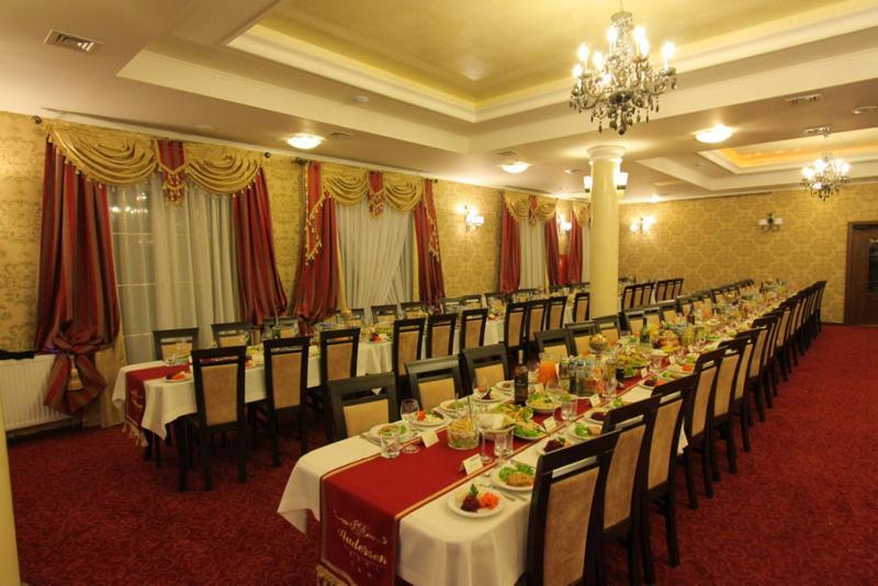 Hotel Andersen Rzeszów Buitenkant foto